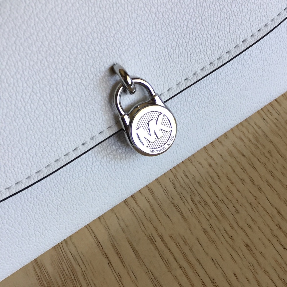 Michael Kors Hamilton Optic White Leather Wallet - Picture 3 of 7